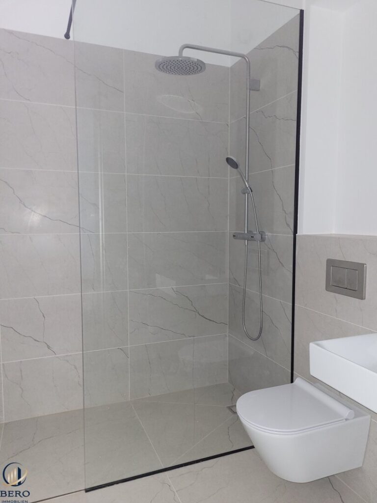 Bad 1 mit Dusche & WC