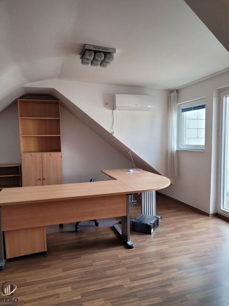 Zimmer im 1. OG mit Zugang auf die Terrasse