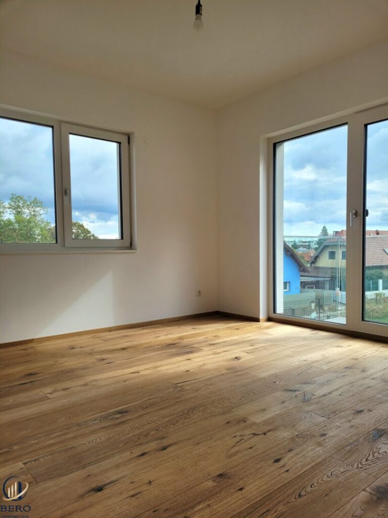 Zimmer mit Balkon im OG