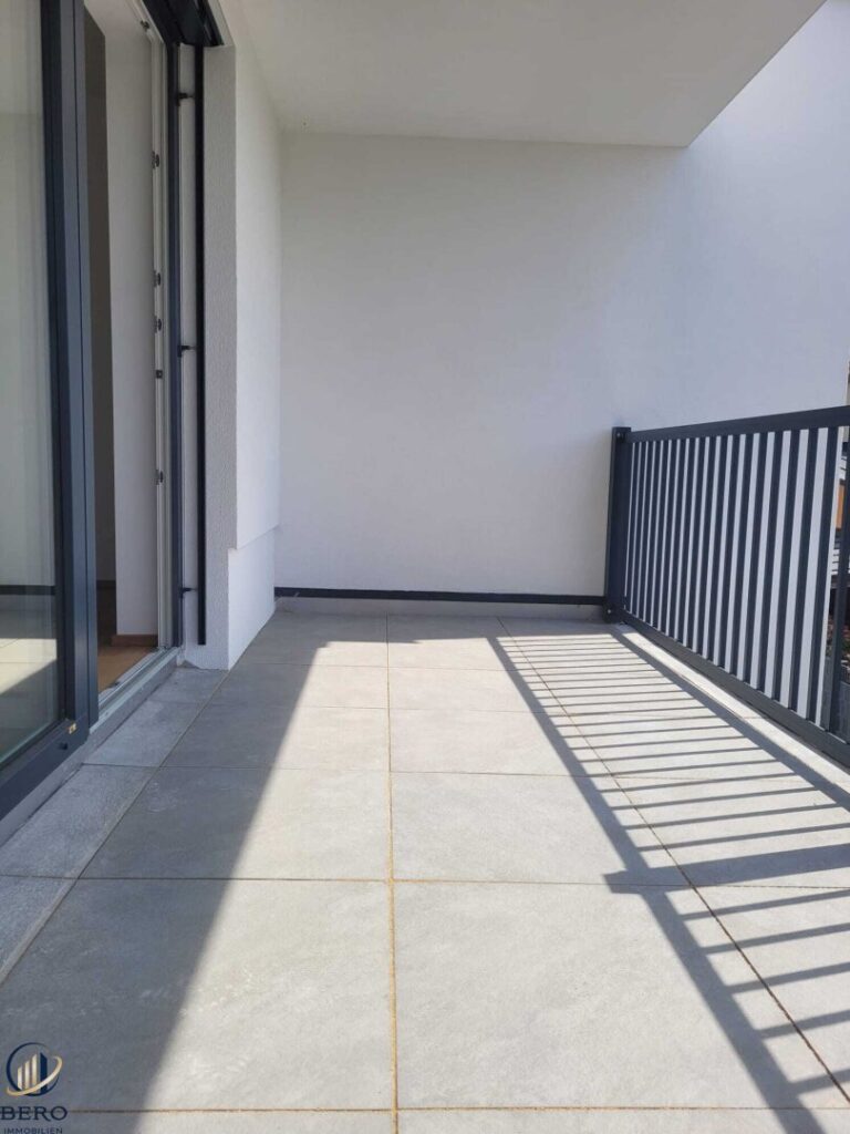 Große und sonnige Terrasse