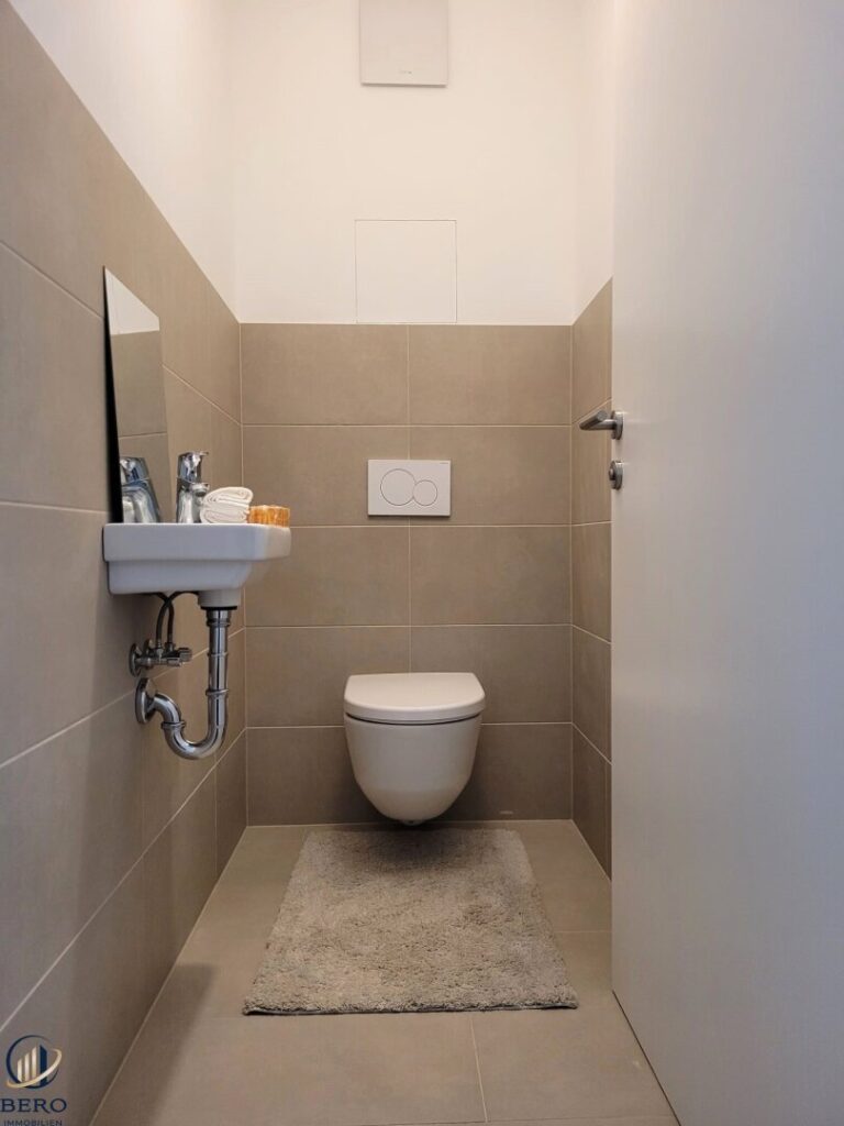 separates WC