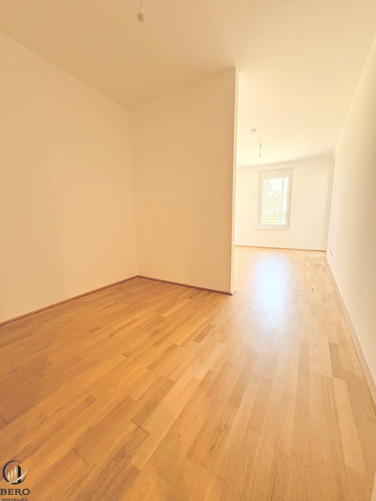 Schrankraum zum Schlafzimmer