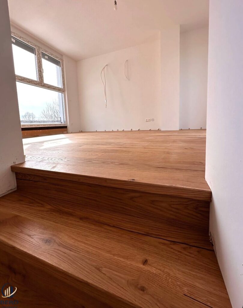 Treppe in das G mit zwei Terrassen