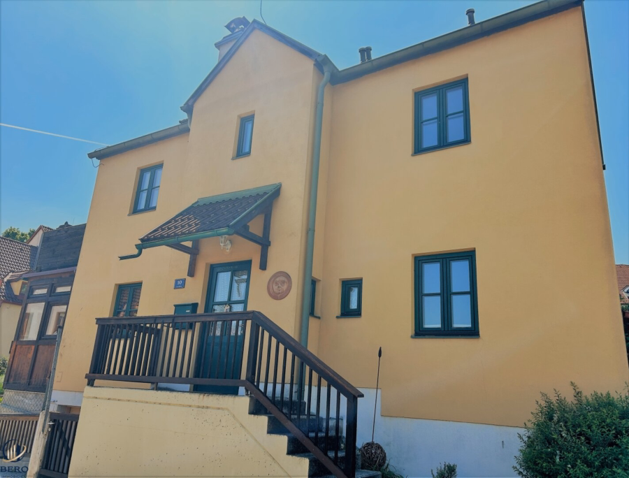 Titelbild - Charmantes Reiheneckhaus in Krems: 3 Zimmer, Garten, Balkon und Terrasse!