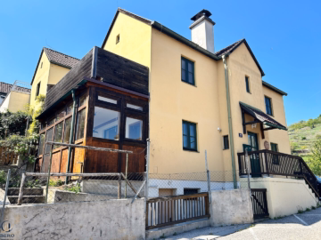 Bild - Charmantes Reiheneckhaus in Krems: 3 Zimmer, Garten, Balkon und Terrasse!