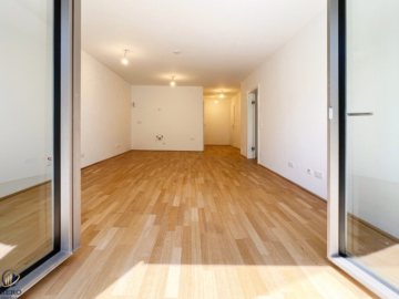 Blick vom Garten in das Wohnzimmer - Fantastische 2-Zimmer-Gartenwohnung! Erstbezug! 2 Wohnhäuser in Bestlage – (nur) noch 15 Wohnungen in verschiedenen Größen frei! PROVISIONSFREI!