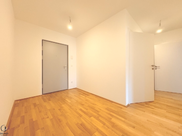 Vorzimmer - Traumhafte 3 Zimmerwohnung mit exklusivem Garten im Herzen von Deutsch-Wagram