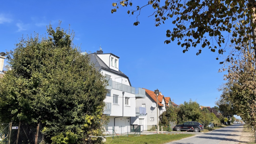 Titelbild - Willkommen in dieser tollen 3 Zimmerwohnung mit großer rundum Terrasse und am Mühlwasser gelegen